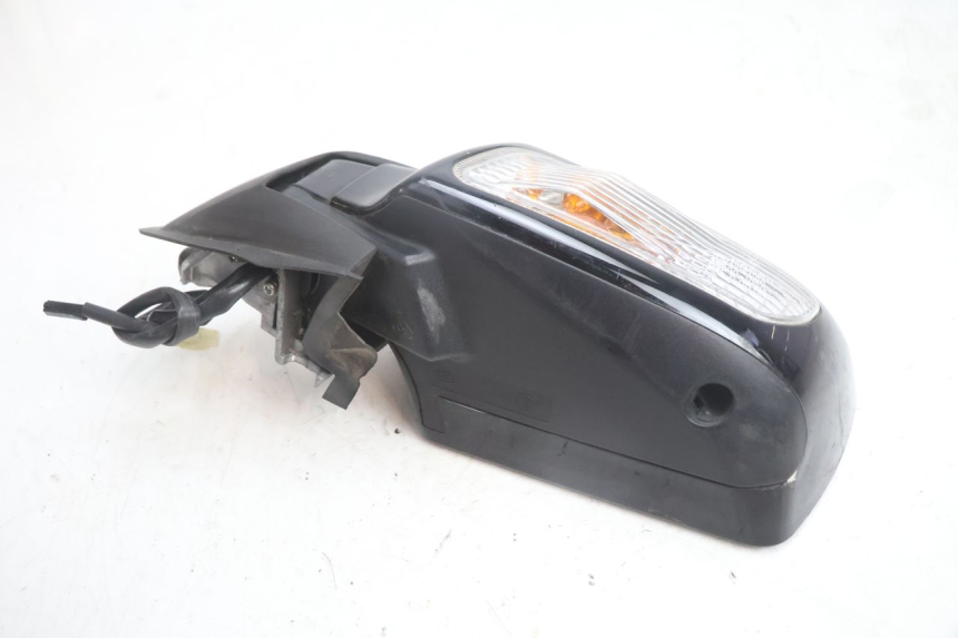 photo de SPECCHIO SINISTRO SUZUKI BURGMAN EXECUTIVE ABS 650 (2006 - 2012) - Dettagli dei punti di fissaggio