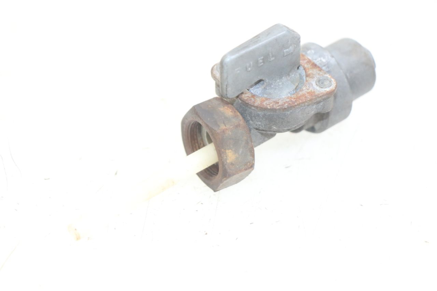 photo de RUBINETTO SERBATOIO HONDA CM 125 (1983 - 2003) - Primo piano tecnico