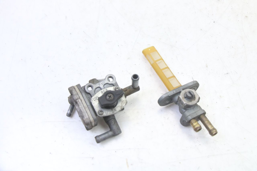 photo de RUBINETTO SERBATOIO SUZUKI GS GSE 500 (2001 - 2003) - Vista principale