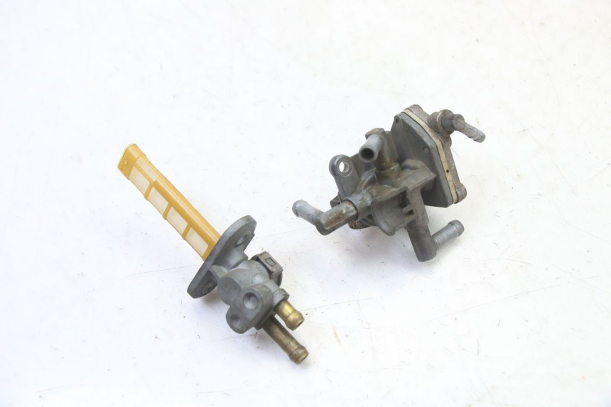 photo de RUBINETTO SERBATOIO SUZUKI GS GSE 500 (2001 - 2003) - Zoom sullo stato d'uso