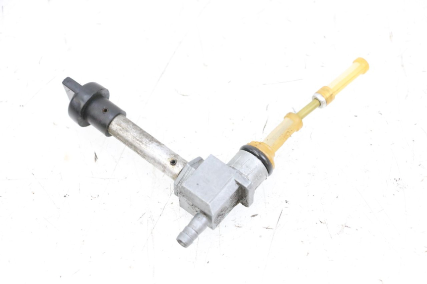 photo de RUBINETTO DEL SERBATOIO PEUGEOT LUDIX 50 (2005 - 2007) - Zoom sullo stato d'uso