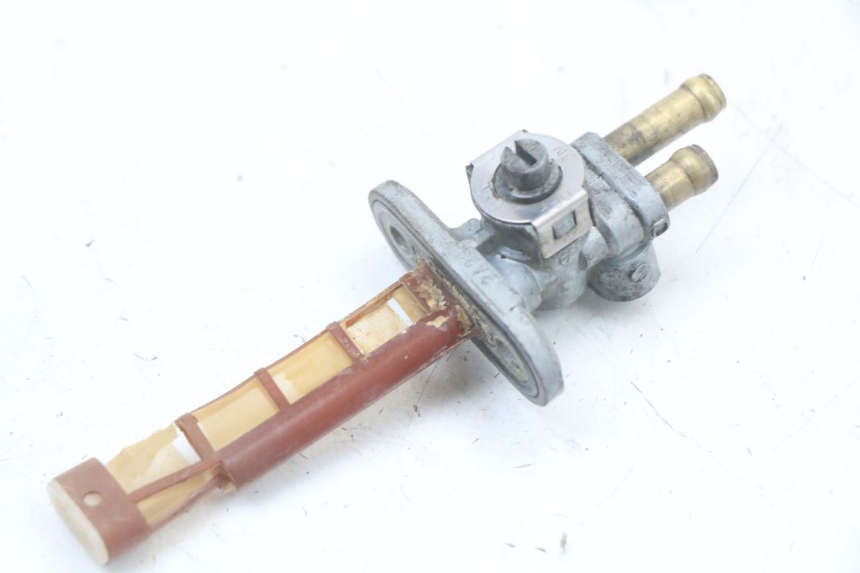 photo de RUBINETTO SERBATOIO SUZUKI GS F 500 (2004 - 2007) - Altra angolazione