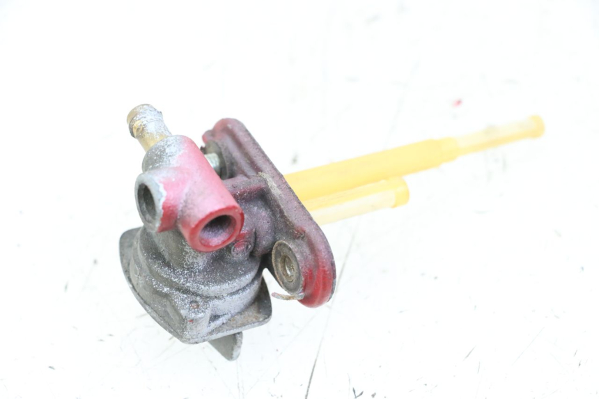 photo de RUBINETTO SERBATOIO YAMAHA XVS DRAG STAR DRAGSTAR 650 (1997 - 2007) - Primo piano tecnico