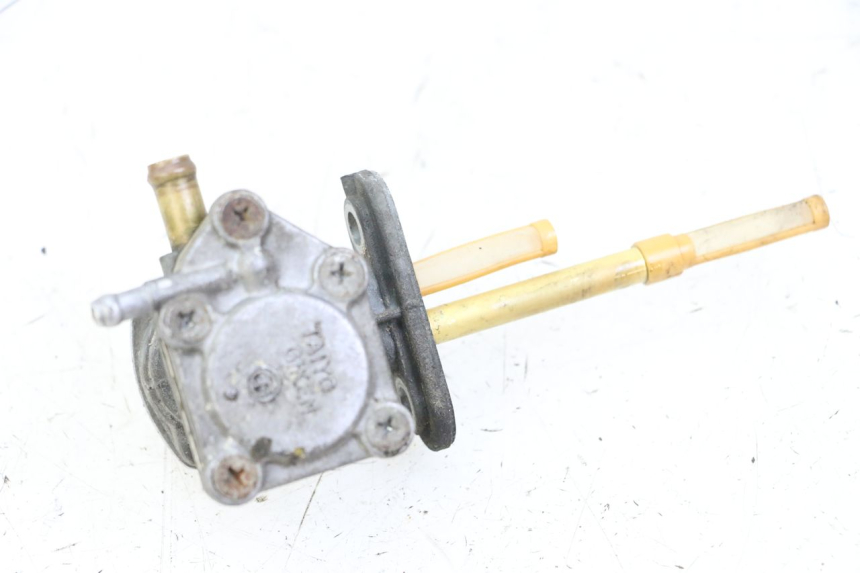 photo de RUBINETTO SERBATOIO KAWASAKI ZR7 ZR-7 S 750 (1999 - 2004) - Primo piano tecnico