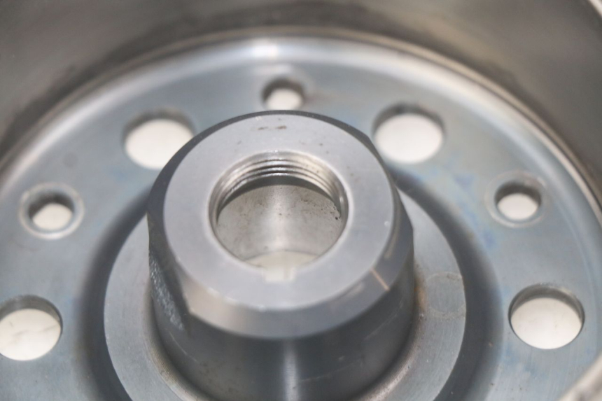 photo de ROTOR HONDA CBR RR FIREBLADE 900 (1992 - 1994) - Primo piano tecnico