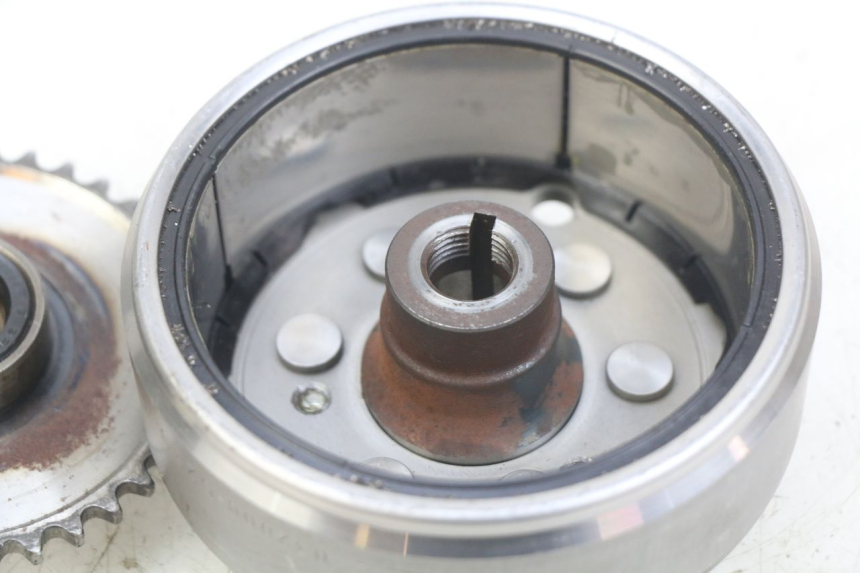 photo de ROTOR HONDA CM 125 (1983 - 2003) - Primo piano tecnico