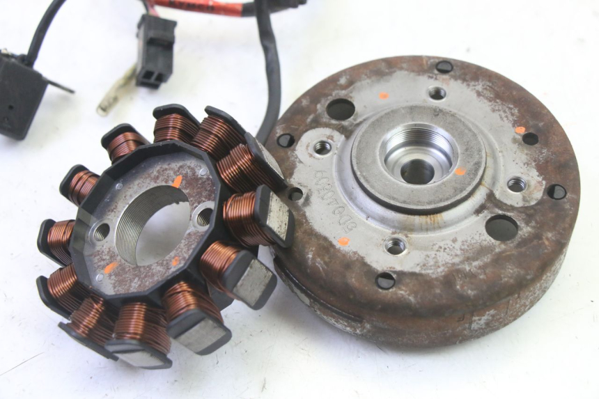 photo de ROTOR STATOR KYMCO AGILITY NAKED RENOUVO 2T 50 (2011 - 2018) - Primo piano tecnico