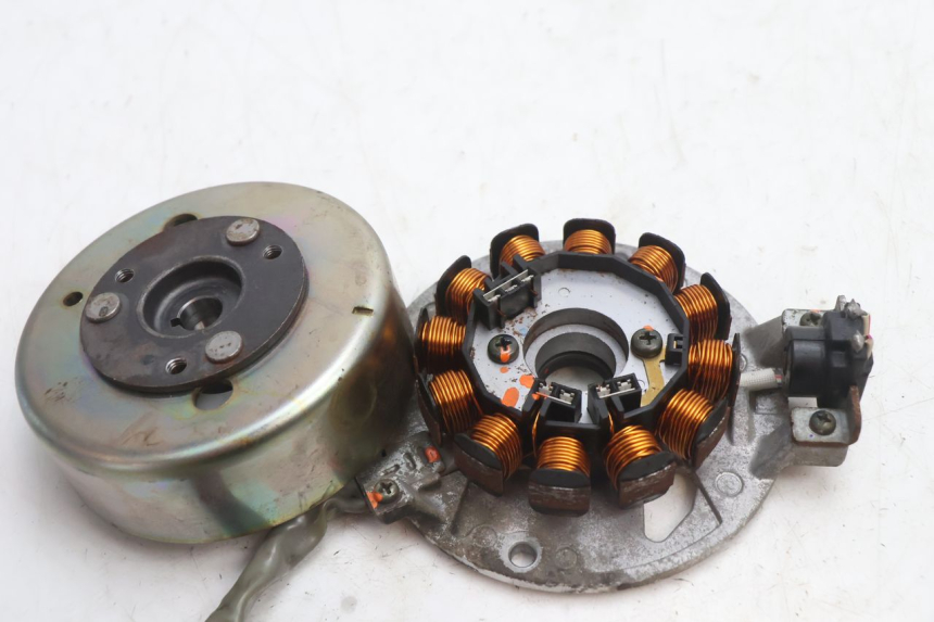 photo de ROTOR STATOR MBK BOOSTER SPIRIT 50 (2004 - 2017) - Primo piano tecnico