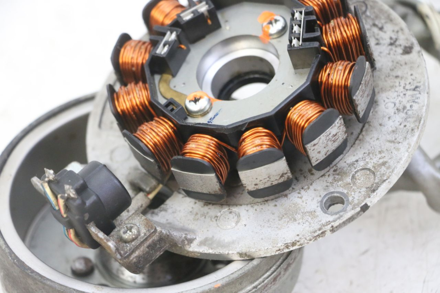 photo de ROTOR STATOR MBK BOOSTER SPIRIT NAKED 50 (2004 - 2017) - Altra angolazione