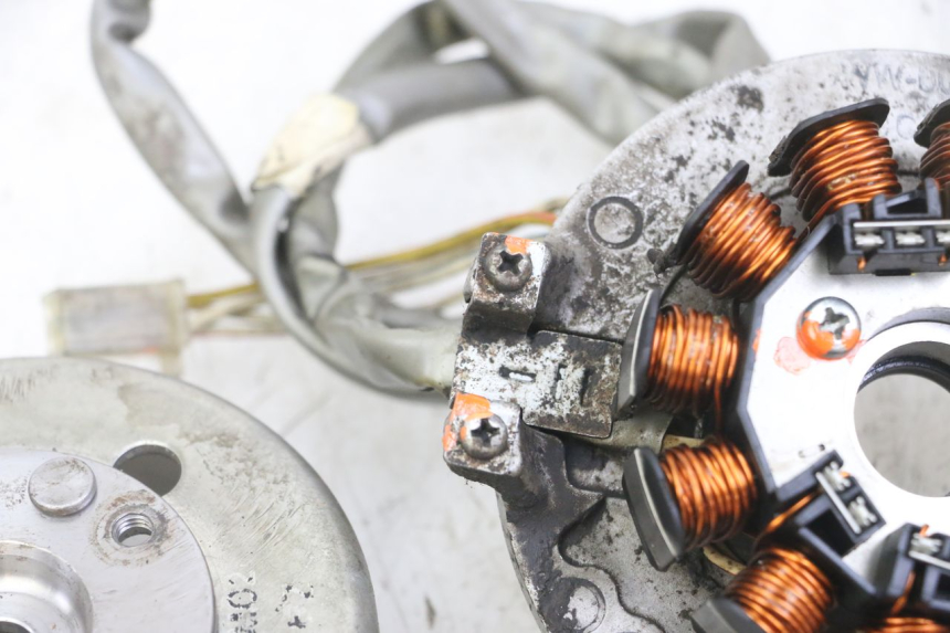 photo de ROTOR STATOR MBK BOOSTER SPIRIT NAKED 50 (2004 - 2017) - Marcature e riferimenti originali