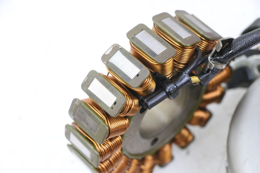 photo de ROTOR STATOR SUZUKI BURGMAN 125 (2007 - 2014) - Primo piano tecnico