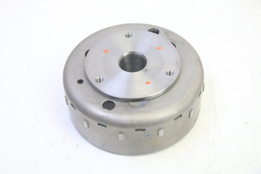 photo de ROTOR STATOR SUZUKI BURGMAN 125 (2007 - 2014) - Primo piano tecnico