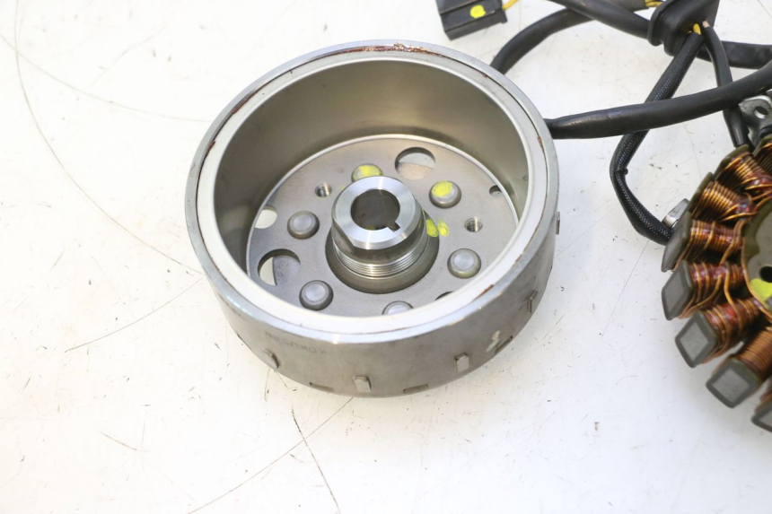 photo de ROTOR STATOR SUZUKI BURGMAN 125 (2007 - 2014) - Primo piano ad alta risoluzione