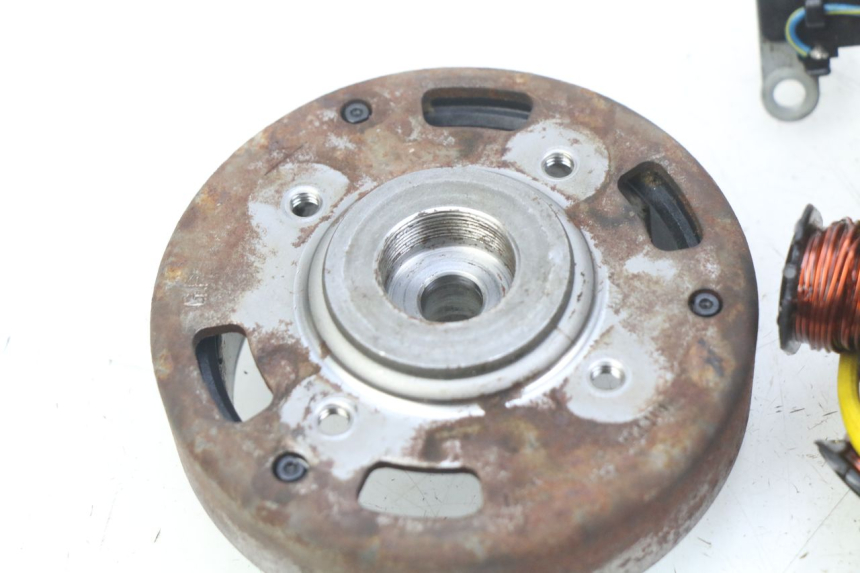 photo de ROTOR STATOR PEUGEOT BUXY 50 (1993 - 1998) - Dettagli dei punti di fissaggio