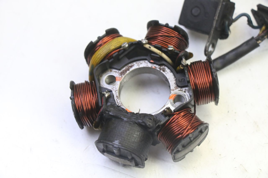 photo de STATORE PEUGEOT ELYSTAR 50 (2002 - 2014) - Dettagli dei punti di fissaggio