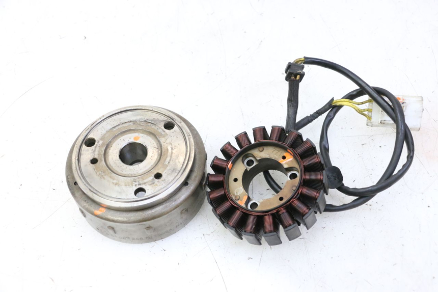photo de ROTOR STATOR HONDA FES S-WING SWING ABS 125 (2007 - 2015) - Primo piano ad alta risoluzione