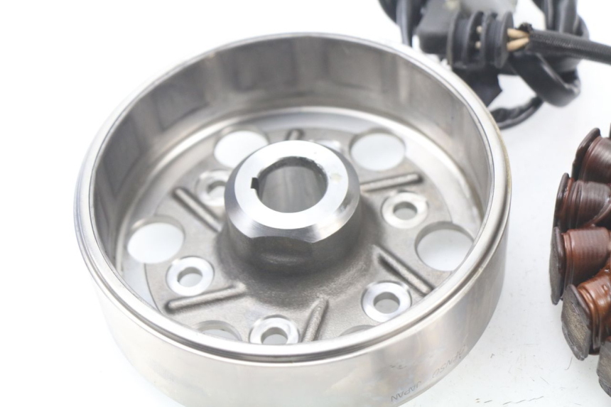photo de ROTOR STATOR YAMAHA FJR ABS 1300 (2006 - 2012) - Dettagli dei punti di fissaggio