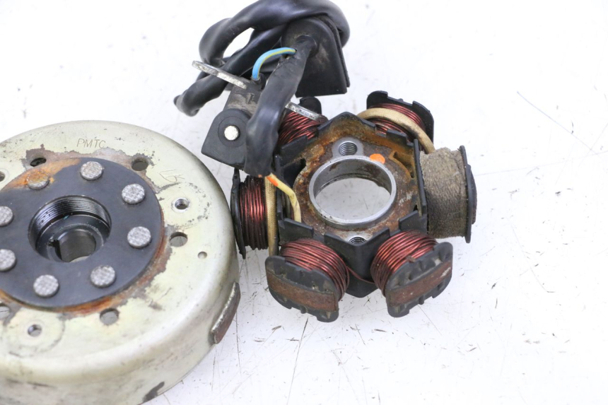 photo de ROTOR STATOR PEUGEOT KISBEE 2T 50 (2010 - 2017) - Stato della superficie e materiale