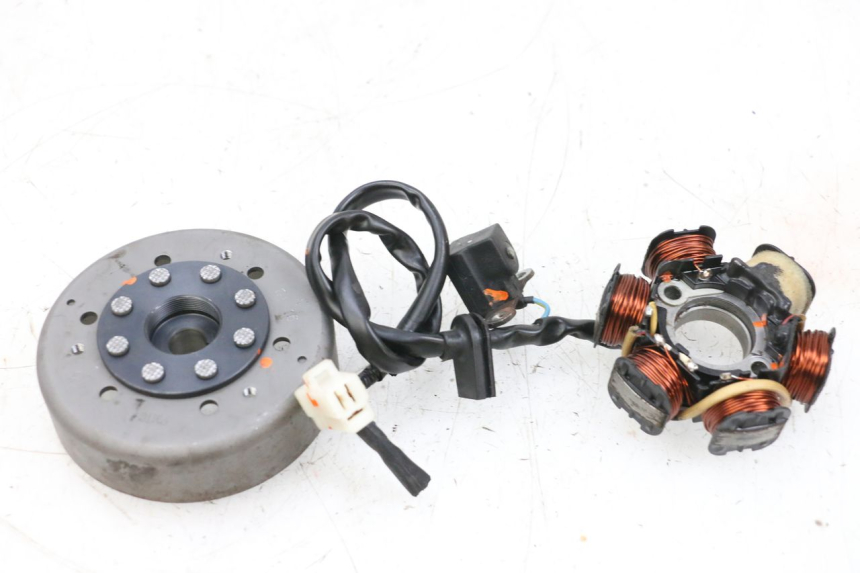 photo de ROTOR STATOR PEUGEOT KISBEE 2T 50 (2010 - 2017) - Primo piano tecnico