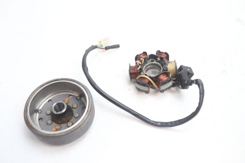 photo de ROTOR STATOR PEUGEOT KISBEE 2T 50 (2010 - 2017) - Dettaglio del componente