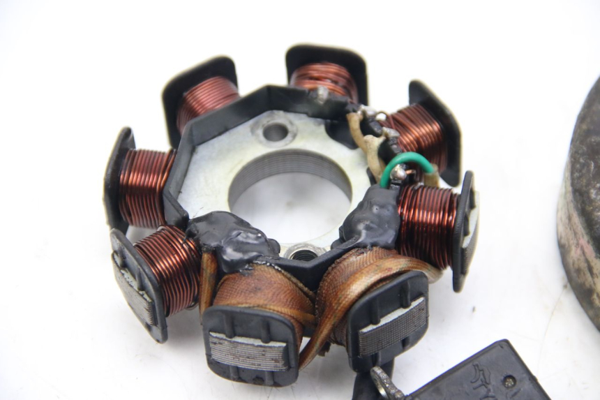 photo de ROTOR STATOR PEUGEOT KISBEE 4T 50 (2010 - 2017) - Dettagli dei punti di fissaggio
