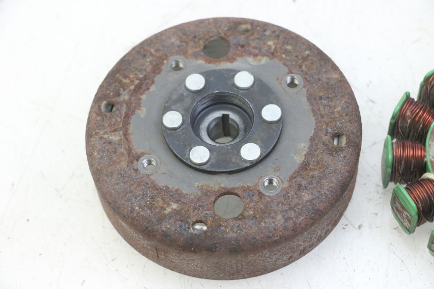 photo de ROTOR STATOR PEUGEOT KISBEE 4T 50 (2018 - 2022) - Altra vista dell'articolo