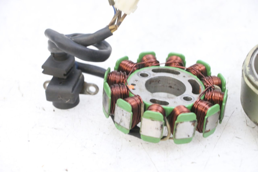 photo de ROTOR STATOR PEUGEOT KISBEE 4T 50 (2018 - 2022) - Dettagli dei punti di fissaggio