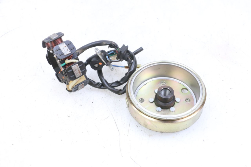 photo de ROTOR STATOR PEUGEOT KISBEE 4T 50 (2010 - 2017) - Altra angolazione