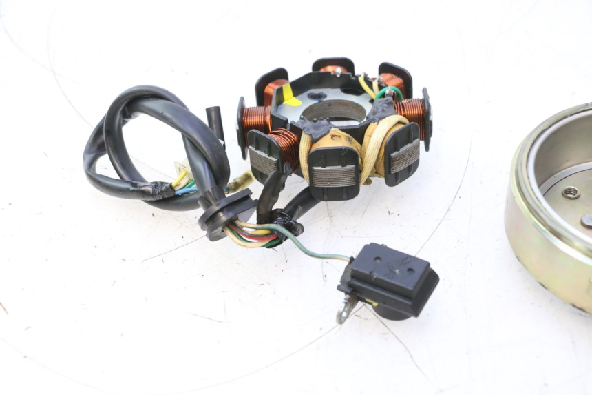 photo de ROTOR STATOR PEUGEOT KISBEE 4T 50 (2010 - 2017) - Dettagli dei punti di fissaggio