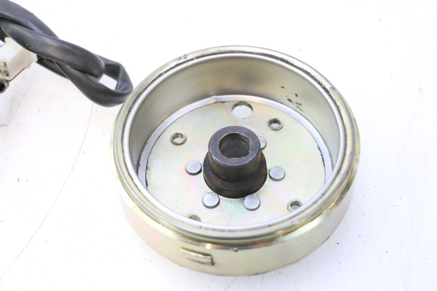 photo de ROTOR STATOR PEUGEOT KISBEE 4T 50 (2010 - 2017) - Stato della superficie e materiale