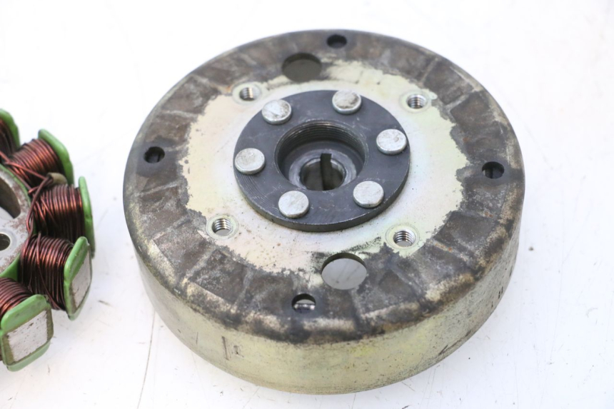 photo de ROTOR STATOR PEUGEOT KISBEE 4T 50 (2018 - 2022) - Altra vista dell'articolo