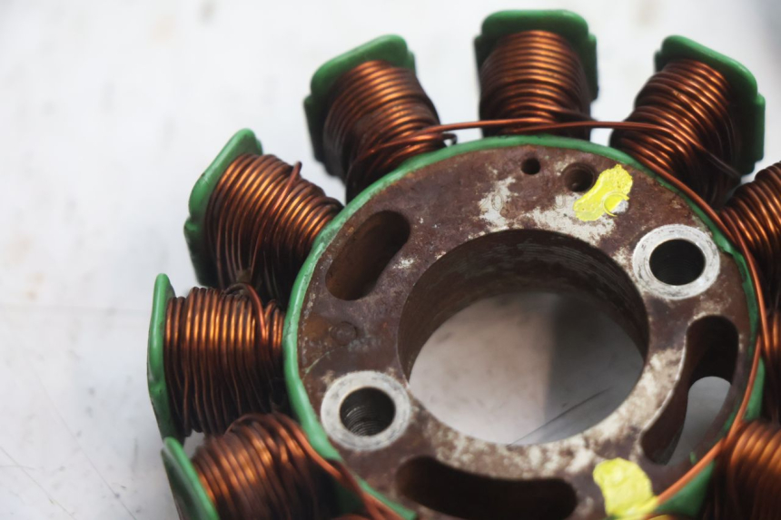 photo de ROTOR STATOR PEUGEOT KISBEE 4T 50 (2018 - 2022) - Dettagli dei punti di fissaggio