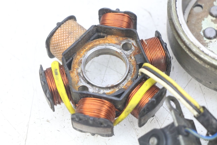 photo de ROTOR STATOR PEUGEOT LUDIX 50 (2005 - 2007) - Altra vista dell'articolo