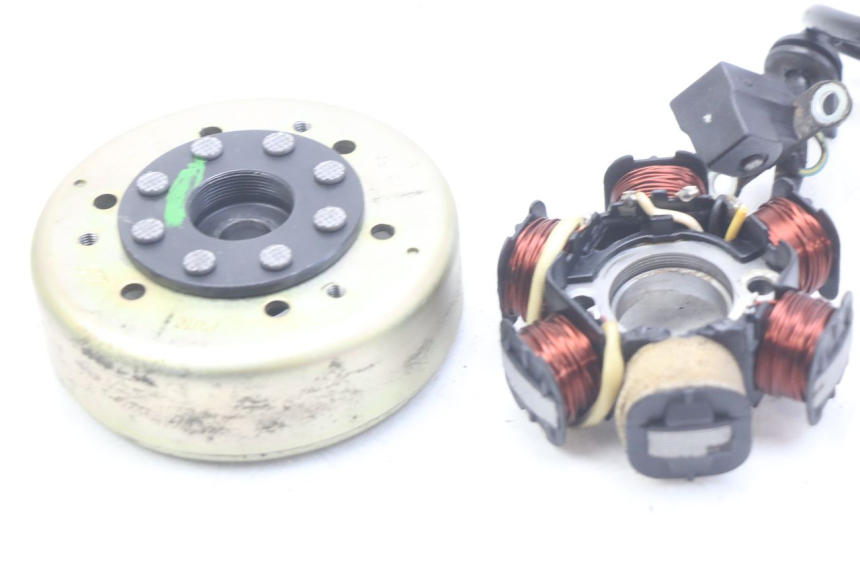 photo de ROTOR STATOR PEUGEOT LUDIX 50 (2005 - 2007) - Primo piano tecnico