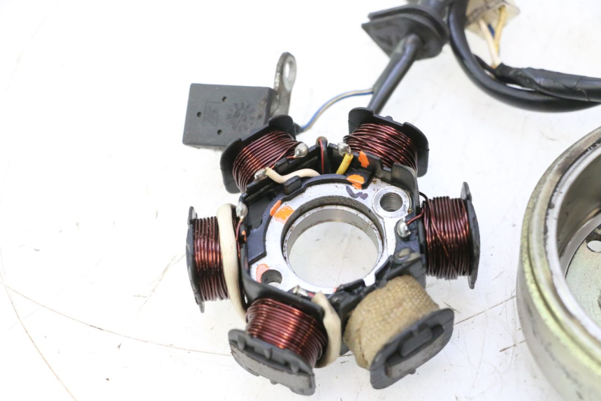 photo de STATORE PEUGEOT LUDIX ONE 50 (2004 - 2013) - Dettagli dei punti di fissaggio