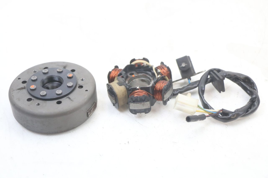 photo de ROTOR STATOR PEUGEOT KISBEE 2T 50 (2010 - 2017) - Dettaglio del componente