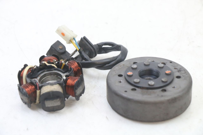 photo de ROTOR STATOR PEUGEOT KISBEE 2T 50 (2010 - 2017) - Dettaglio del componente