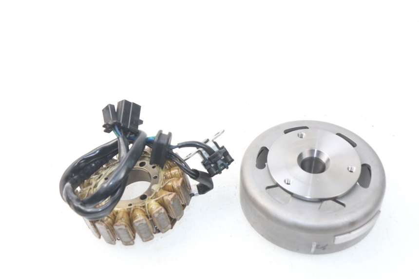 photo de ROTOR STATORE SUZUKI RV VAN VAN 125 (2003 - 2008) - Dettagli dei punti di fissaggio