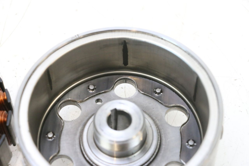 photo de STATORE PEUGEOT SATELIS COMPRESSOR K15 125 (2006 - 2009) - Caratteristiche distintive