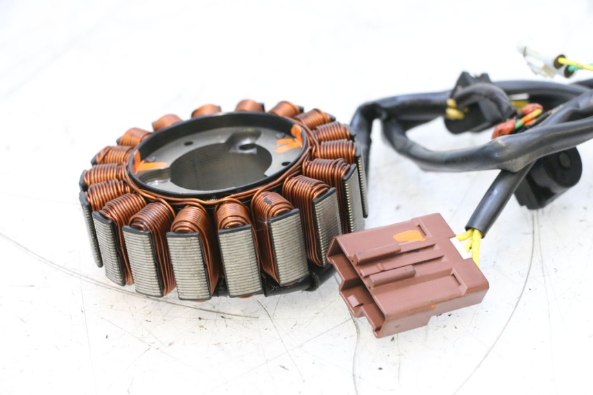 photo de STATORE PEUGEOT SATELIS COMPRESSOR K15 125 (2006 - 2009) - Dettagli dei punti di fissaggio