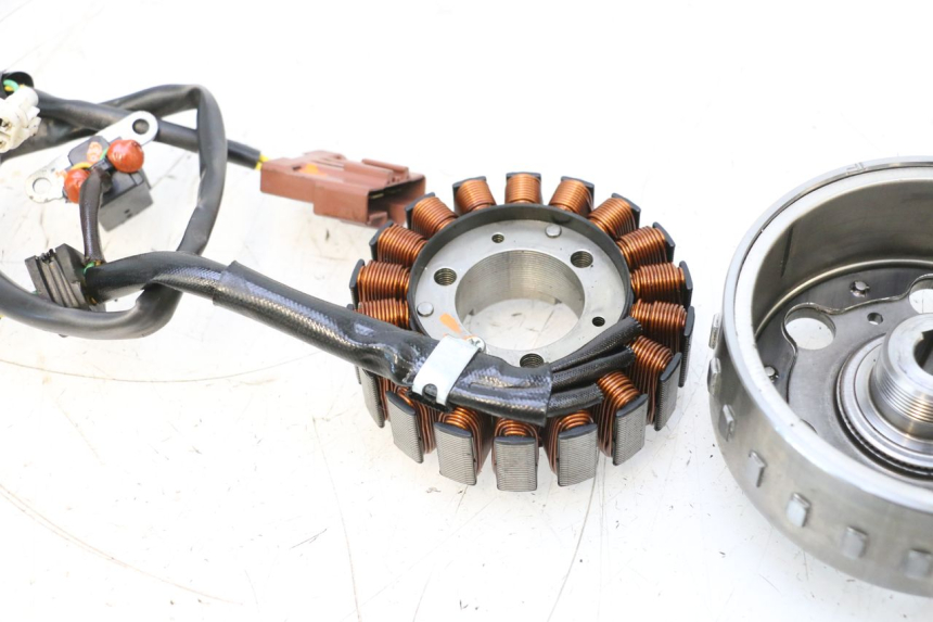 photo de STATORE PEUGEOT SATELIS COMPRESSOR K15 125 (2006 - 2009) - Marcature e riferimenti originali