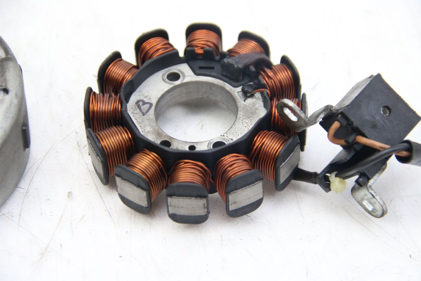 photo de ROTOR STATOR APRILIA SCARABEO 4T 50 (2009 - 2017) - Primo piano tecnico