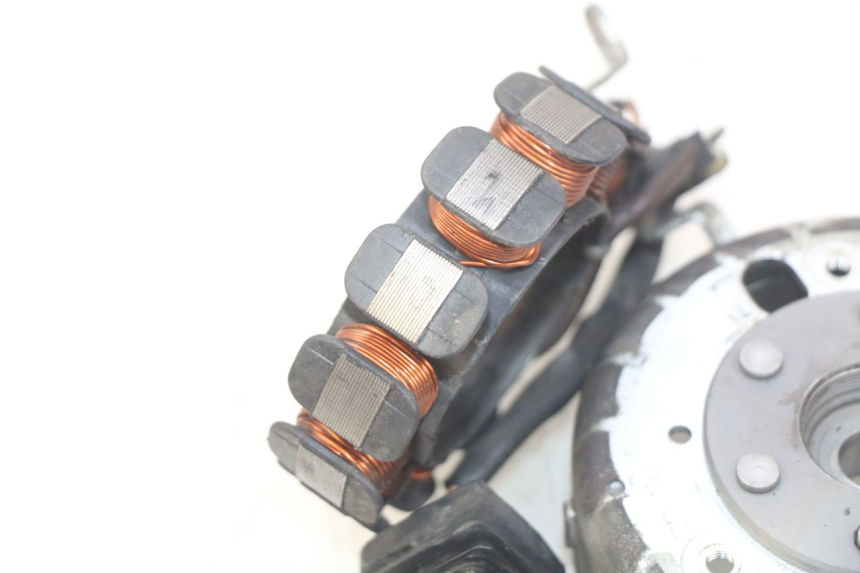 photo de ROTOR STATOR APRILIA SCARABEO 100 (2003 - 2012) - Dettagli dei punti di fissaggio