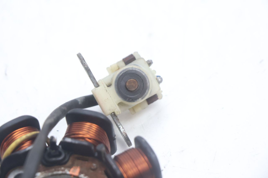 photo de STATORE HONDA SCV LEAD 100 (2003 - 2007) - Dettagli dei punti di fissaggio