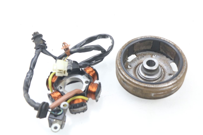 photo de ROTOR STATORE PEUGEOT TREKKER TKR 50 (2005 - 2014) - Altra angolazione