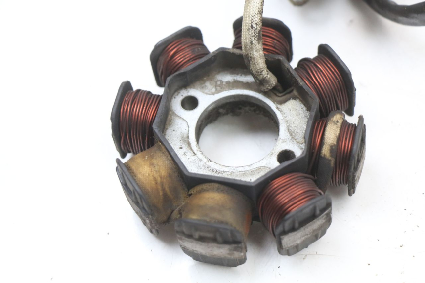 photo de ROTOR STATOR PEUGEOT V-CLIC VCLIC 50 (2007 - 2013) - Dettagli dei punti di fissaggio