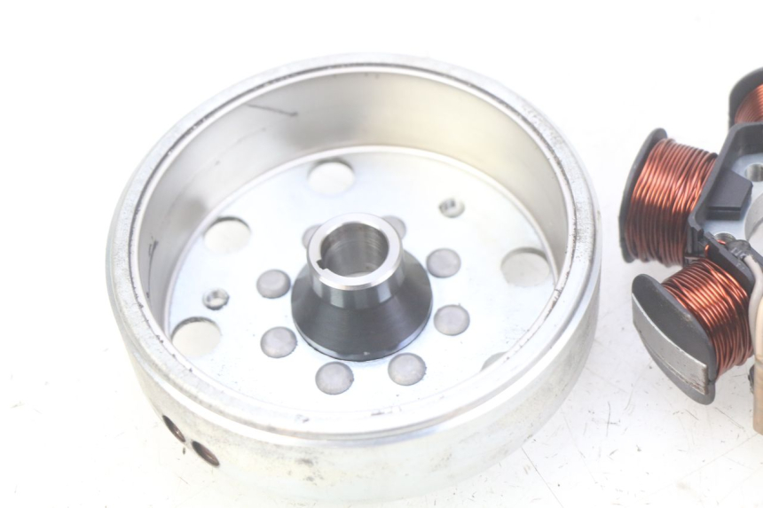 photo de ROTOR STATOR PIAGGIO VESPA LX 2T 50 (2005 - 2013) - Primo piano tecnico