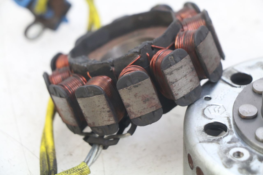 photo de ROTOR STATOR PIAGGIO VESPA LXV 125 (2006 - 2009) - Dettagli dei punti di fissaggio