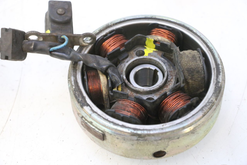 photo de ROTOR STATOR PEUGEOT VIVACITY NEW 2T 50 (2008 - 2017) - Zoom sullo stato d'uso