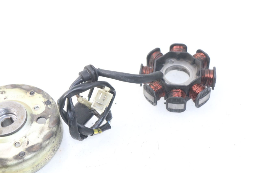 photo de ROTOR STATOR PEUGEOT VIVACITY NEW 4T 50 (2008 - 2017) - Altra angolazione